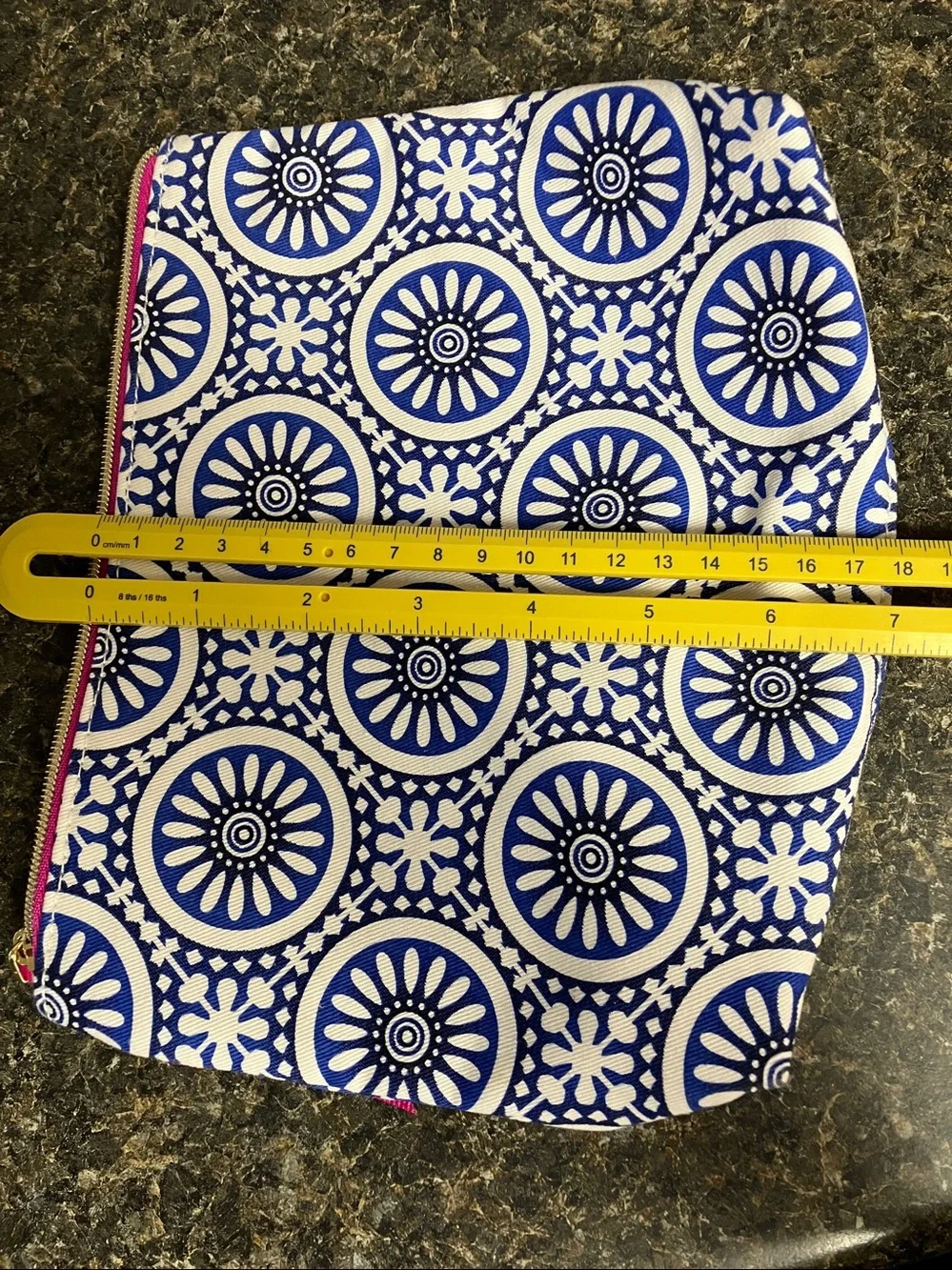 3/$15❤️ Estée Lauder makeup bag or case nwot